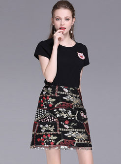 Casual O-neck Pig Print T-shirt & Embroidered Skirt