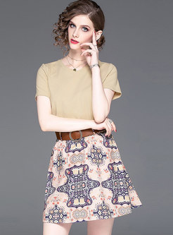 Brief V-neck T-shirt & Print High Waist Mini Skirt