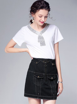 V-neck Stereoscopic Pattern T-shirt & Black Denim Sheath Skirt