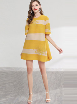 Color-blocked O-neck Drilling Pleated Shift Dress