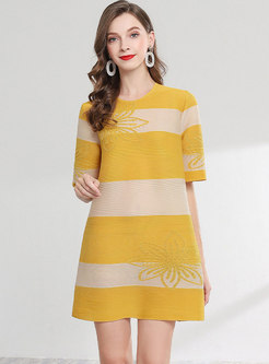 Color-blocked O-neck Drilling Pleated Shift Dress