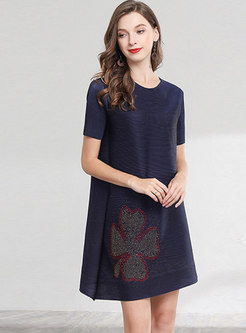Chic O-neck Drilling Pleated Shift Dress