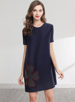 Chic O-neck Drilling Pleated Shift Dress