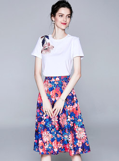 O-neck Embroidered T-shirt & Print High Waist Skirt
