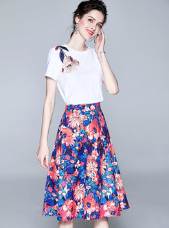 O-neck Embroidered T-shirt & Print High Waist Skirt