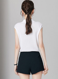 Brief Lapel White Knitted Top & Casual Black Slim Shorts
