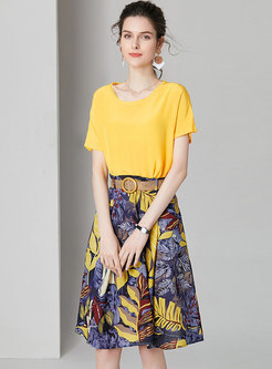 Stylish Yellow T-shirt & Print Belt Slim Skirt