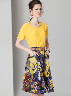 Stylish Yellow T-shirt & Print Belt Slim Skirt