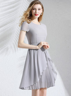 Brief Solid Color O-neck Splicing Pleated Dress