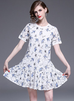 Chic O-neck Lace Hollow Out Print Shift Dress