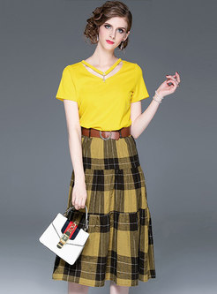 Solid Color V-neck T-shirt & Plaid Belted Skirt