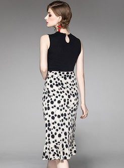 Black Sleeveless Knitted Top & Asymmetric Split Print Skirt