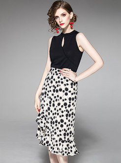 Black Sleeveless Knitted Top & Asymmetric Split Print Skirt