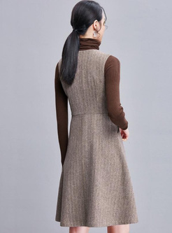 Solid Color Geometric V-Neck Sleeveless Midi Dresses