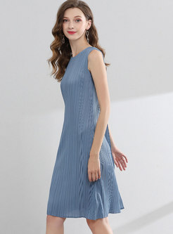 Brief O-neck Sleeveless Light Blue Pleated Dress