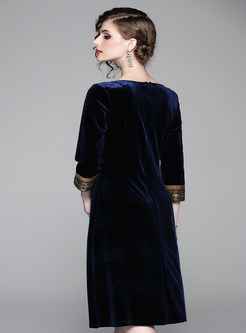 Retro O-neck Embroidered Loose Velvet Dress