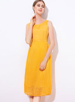 Yellow O-neck Sleeveless Pleated Dress