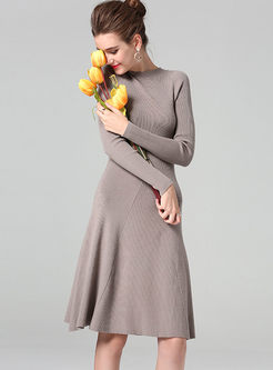 Brief Solid Color O-neck Knit Dress