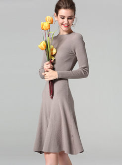 Brief Solid Color O-neck Knit Dress