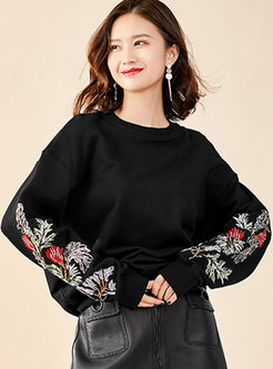 O-neck Embroidered Loose Pullover Sweatshirt