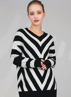 V-neck Wave Stripe Pullover Sweater