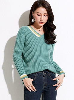 Color-blocked V-neck Slit Pullover Sweater