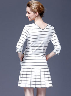 V-neck Striped Pleated T-shirt Dress