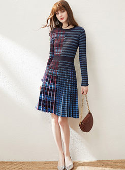 Long Sleeve Houndstooth Pleated Sweater Dress