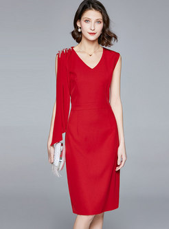 Red V-neck Sleeveless Drilled Homecoming Dress