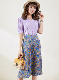 V-neck Pullover Slim T-shirt & Floral A Line Skirt