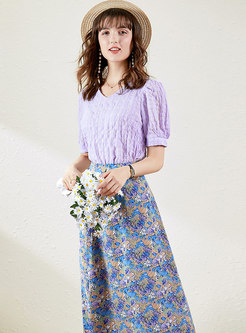V-neck Pullover Slim T-shirt & Floral A Line Skirt