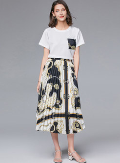 White Pullover Loose T-shirt & Print Pleated Skirt