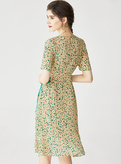 V-neck Short Sleeve Floral Knee-length Dress