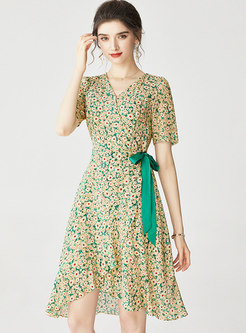 V-neck Short Sleeve Floral Knee-length Dress