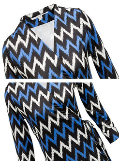 3/4 Sleeve V-neck Wave Stripe Skater Dress