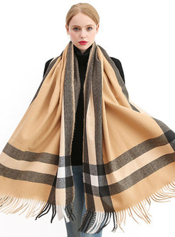 Color-blocked Plaid Fringed Scarf