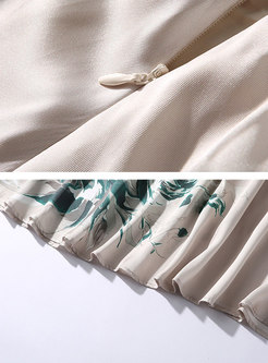 V-neck One Size Stretch Knit Top & Print A Line Skirt