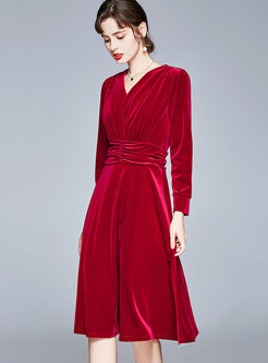 Red Retro V-neck Ruched Velvet Cocktail Dress