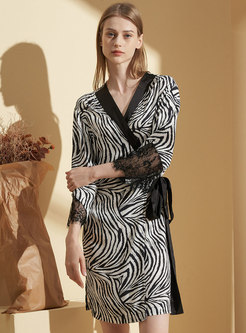 Zebra-stripe Lace Patchwork Wrap Robe