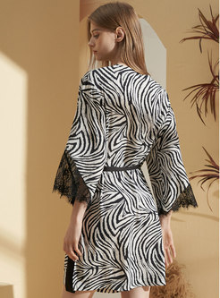 Zebra-stripe Lace Patchwork Wrap Robe