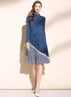 Mock Neck Pleated knitted Dress