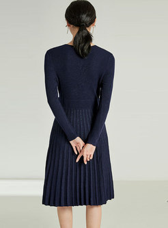 Brief V-neck Long Sleeve Pleated Sweater Dress