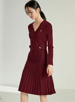 Brief V-neck Long Sleeve Pleated Sweater Dress